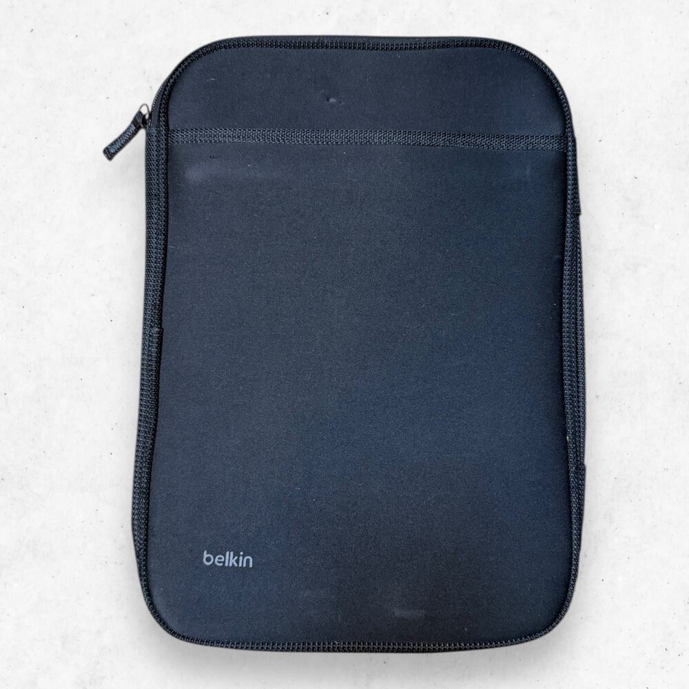 Belkin W 13.75in H 9.5in Laptop Sleeve Case Bag Black Handle Zip Pocket Neoprene